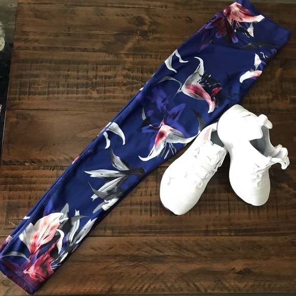 Fabletics High-Waist Powerhold Leggings Size Large - Picture 3 of 8